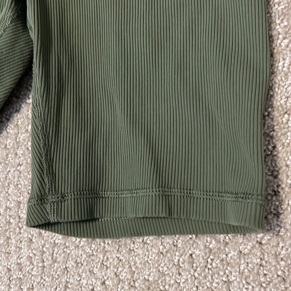 Aerie offline bike shorts size medium, perfect condition - Picture 3 of 6